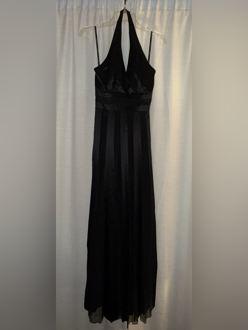 Calvin Klein Elegant Black Silk Halter Evening Dress - Size 4